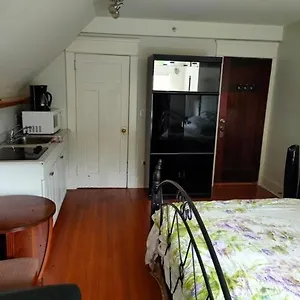  Guest house West Canada