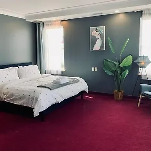  Hotel Old 300 Inviting Studio #402 With Ac Canada