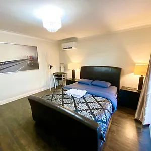  Guest house - Affordable With Smart Tv, Shared Kitchen Canada